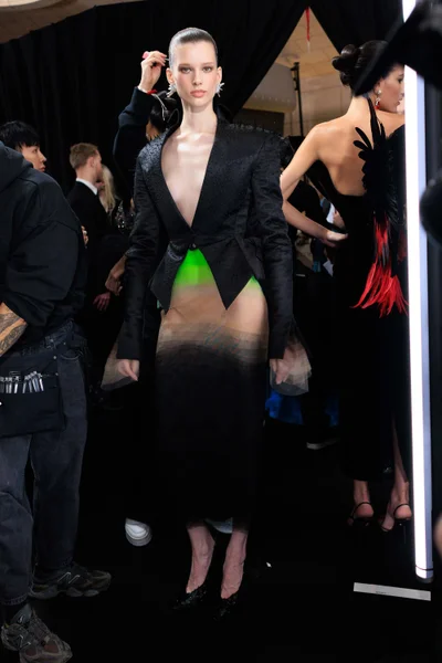 Look 16